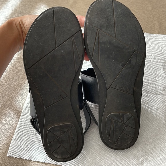 A7EIJE Sandals - Picture 3 of 3